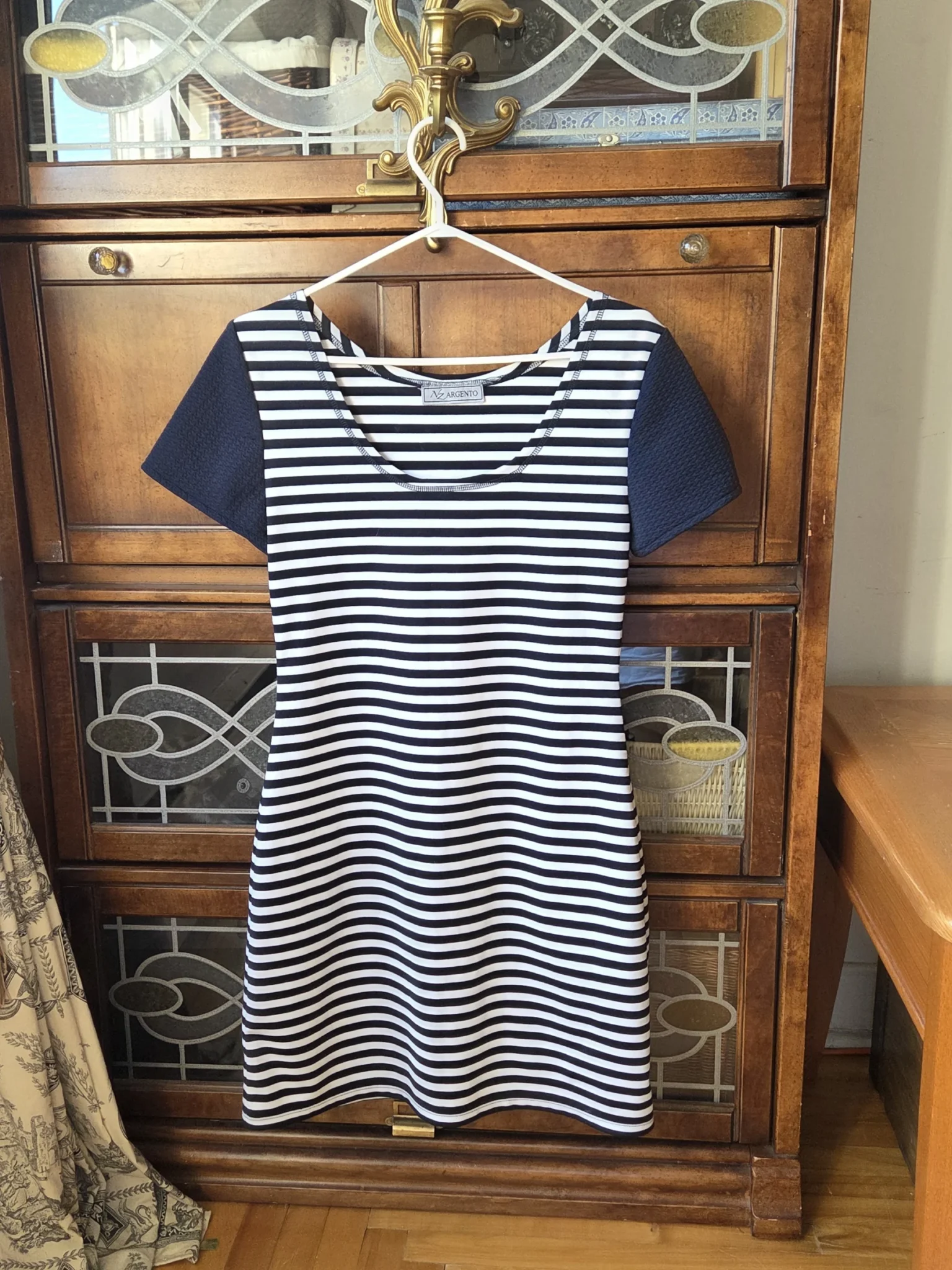 Featured image for Robe rayée bleu marine et blanc