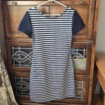 Thumbnail for Robe rayée bleu marine et blanc