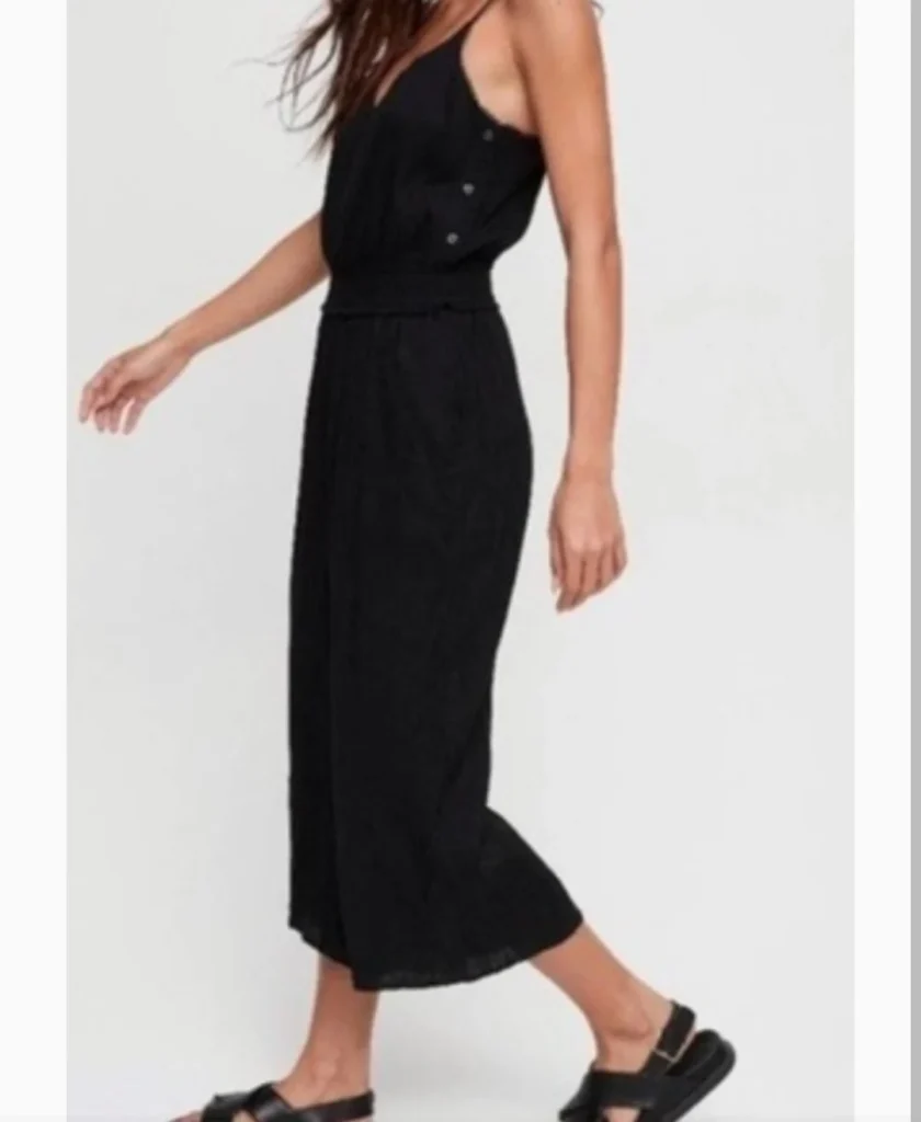Featured image for Combinaison Aritzia noire