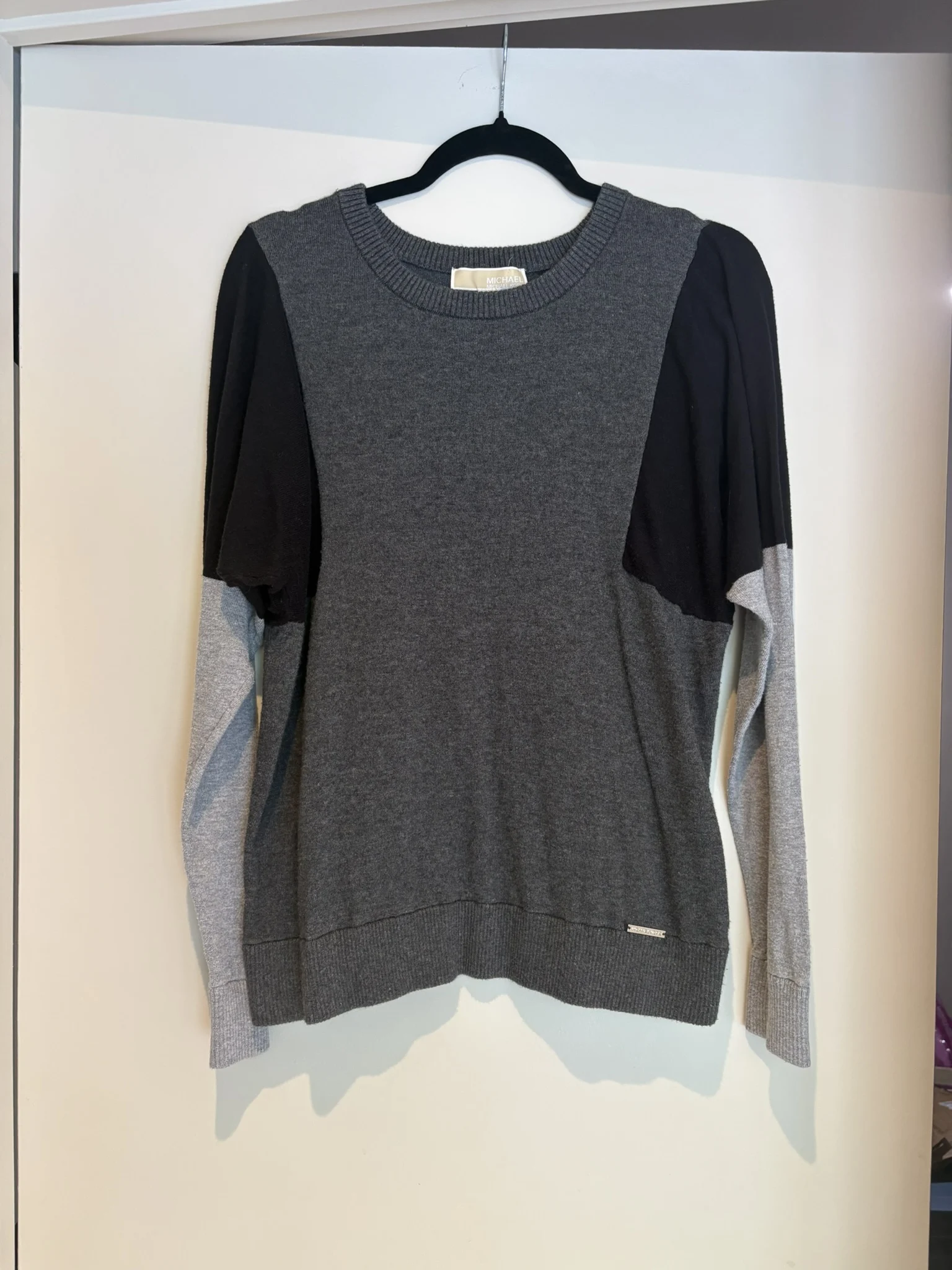Pull Michael Kors Color Block en maille gris et noir Michael Kors seconde main
