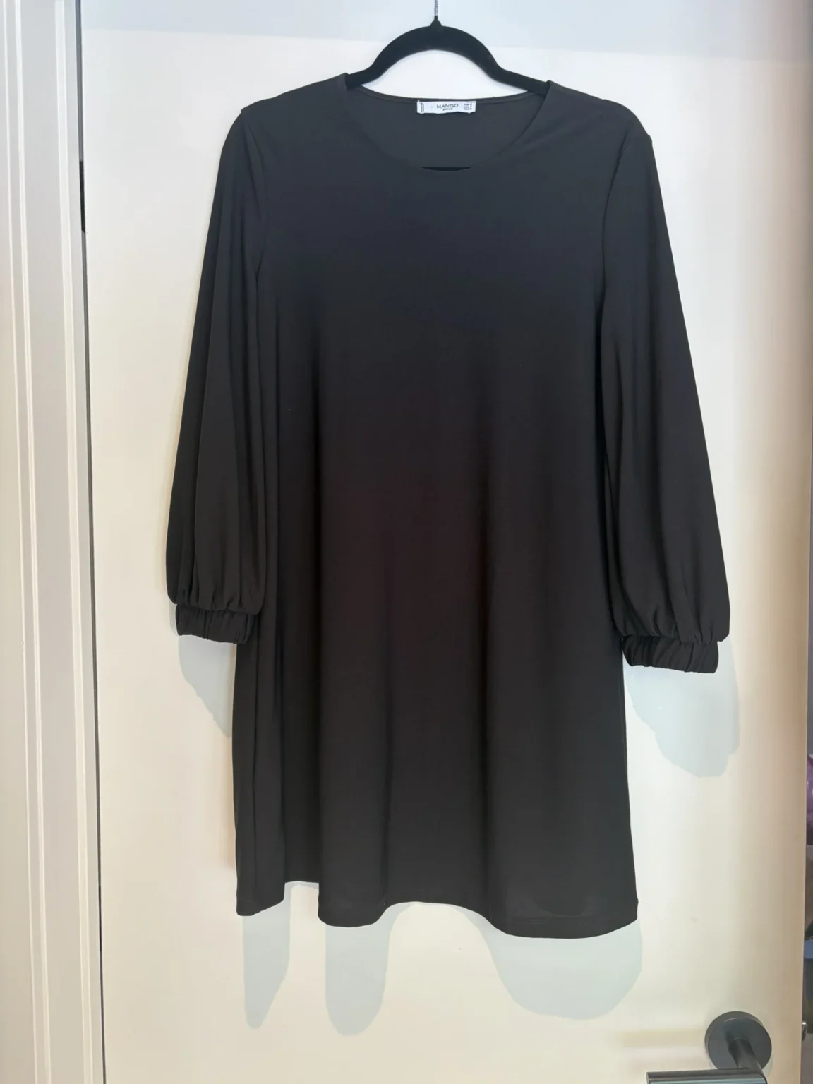 Featured image for Robe Mango noire à manches 3/4, taille S, élégante et minimaliste