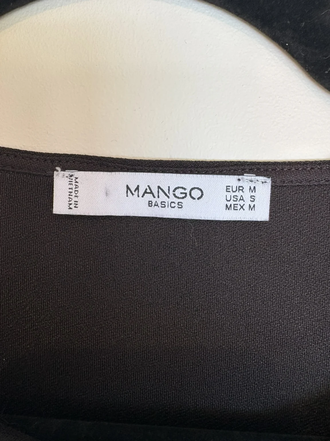 Image for Robe Mango noire à manches 3/4, taille S, élégante et minimaliste