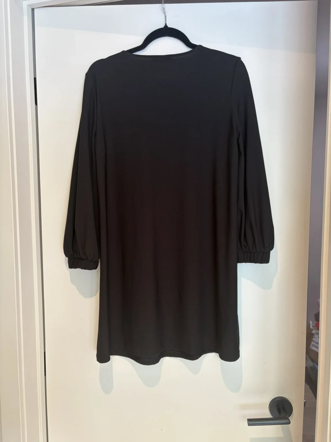 Image for Robe Mango noire à manches 3/4, taille S, élégante et minimaliste