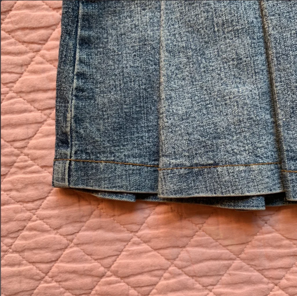 Image for REQUEST – Jupe mini plissée en denim bleu avec détails à glissière –  Medium