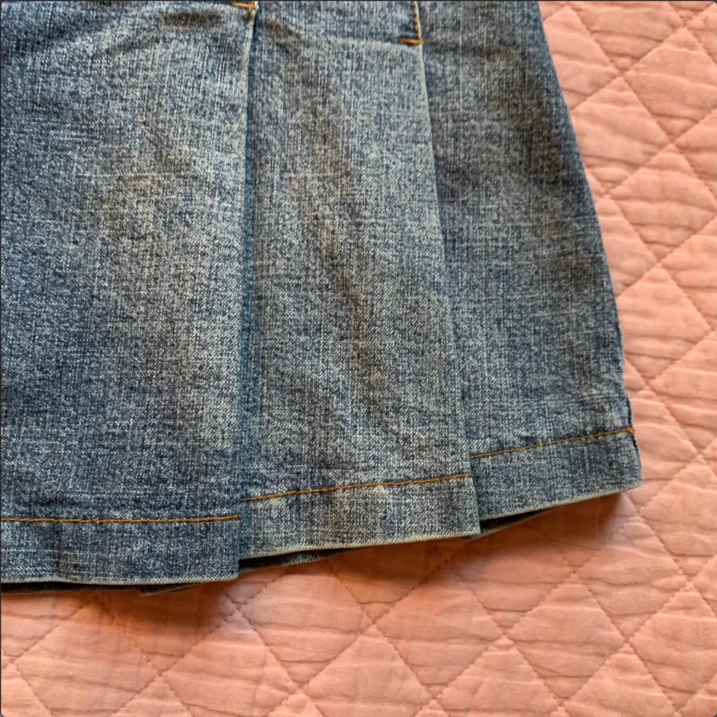Image for REQUEST – Jupe mini plissée en denim bleu avec détails à glissière –  Medium