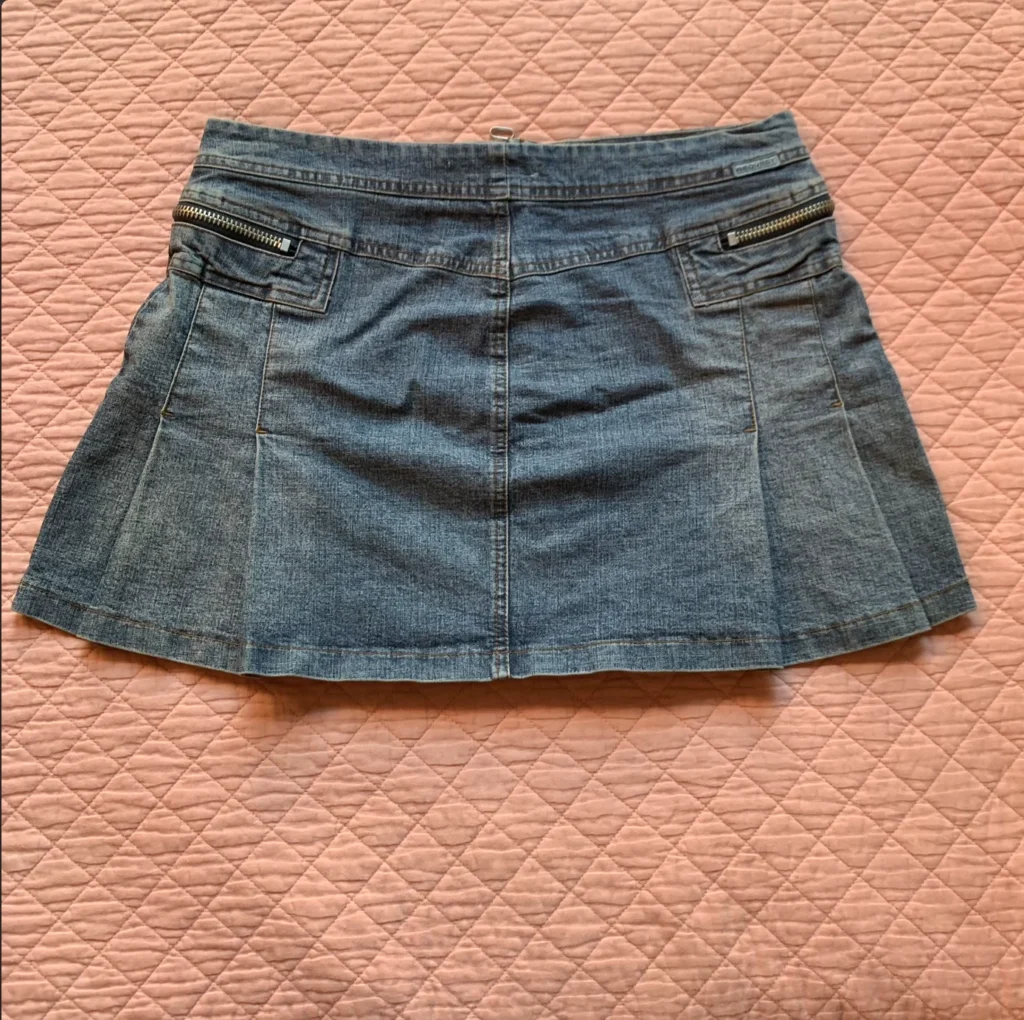 Image for REQUEST – Jupe mini plissée en denim bleu avec détails à glissière –  Medium