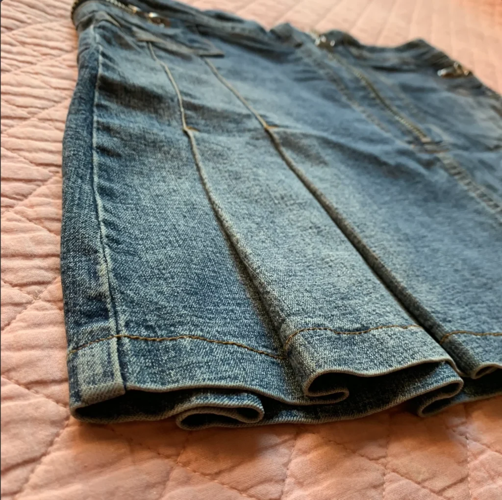 Image for REQUEST – Jupe mini plissée en denim bleu avec détails à glissière –  Medium