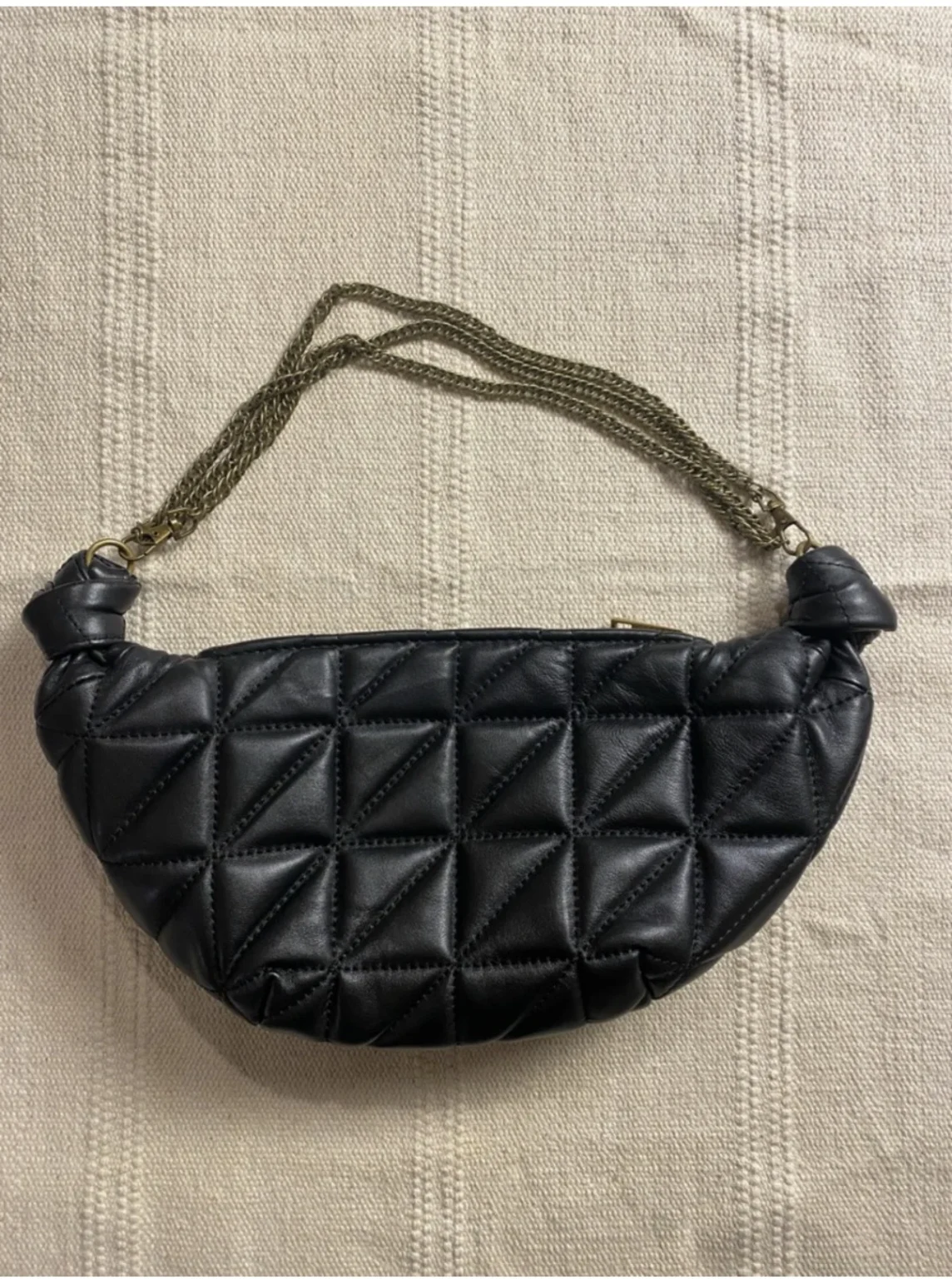 Image for Sac Croissant matelassé en cuir