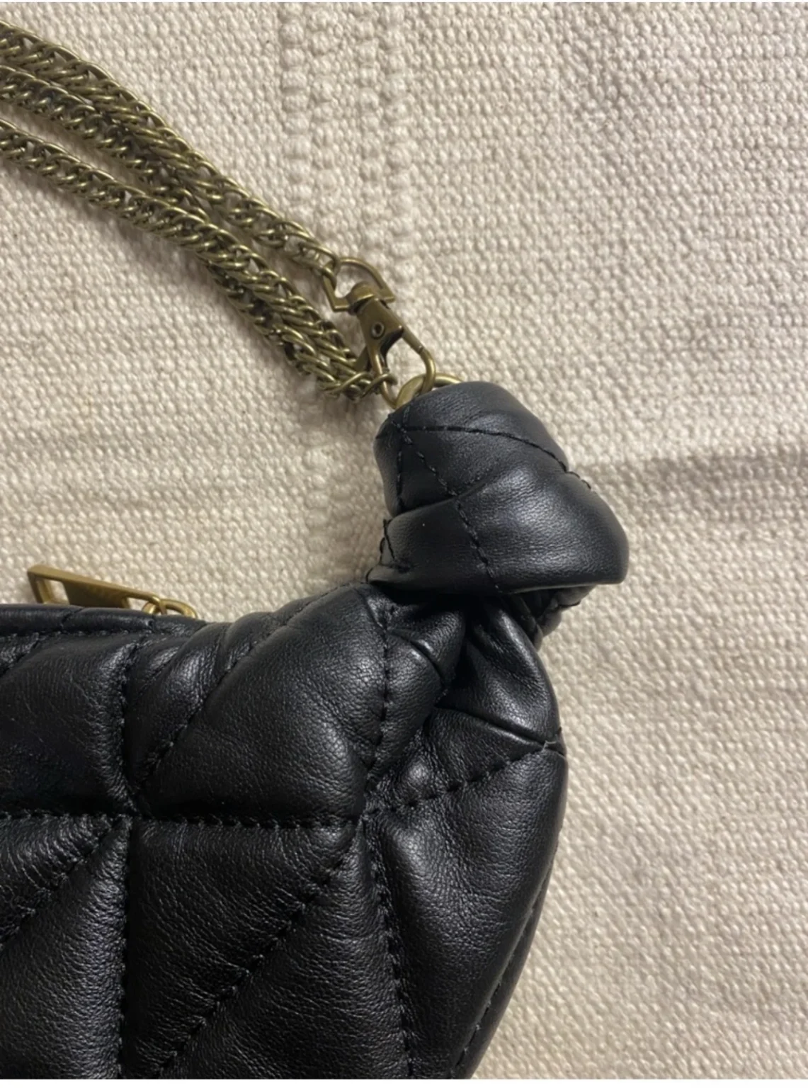Image for Sac Croissant matelassé en cuir