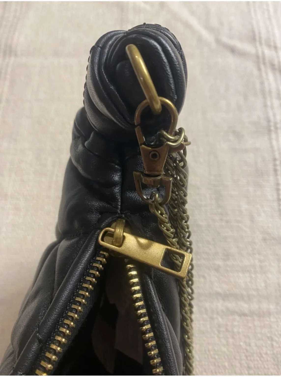 Image for Sac Croissant matelassé en cuir