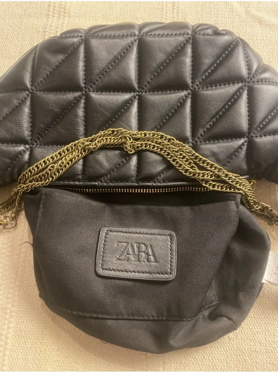 Image for Sac Croissant matelassé en cuir