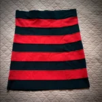 Thumbnail for TRISTAN – Jupe crayon ajustée rouge et noir à rayures – Taille M