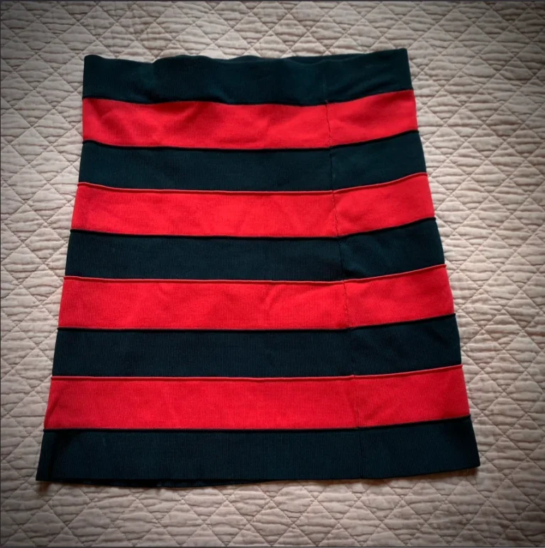 Image for TRISTAN – Jupe crayon ajustée rouge et noir à rayures – Taille M