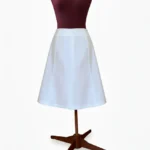 Featured thumbnail for BEECHERS BROOK – Jupe midi blanche classique de style vintage, coupe évasée (ligne A) – Taille 12