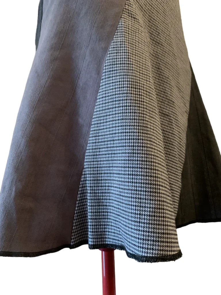 Image for CRÉATION ENCORE – Jupe midi évasée à rayures – Fabriquée à Montréal – Taille M