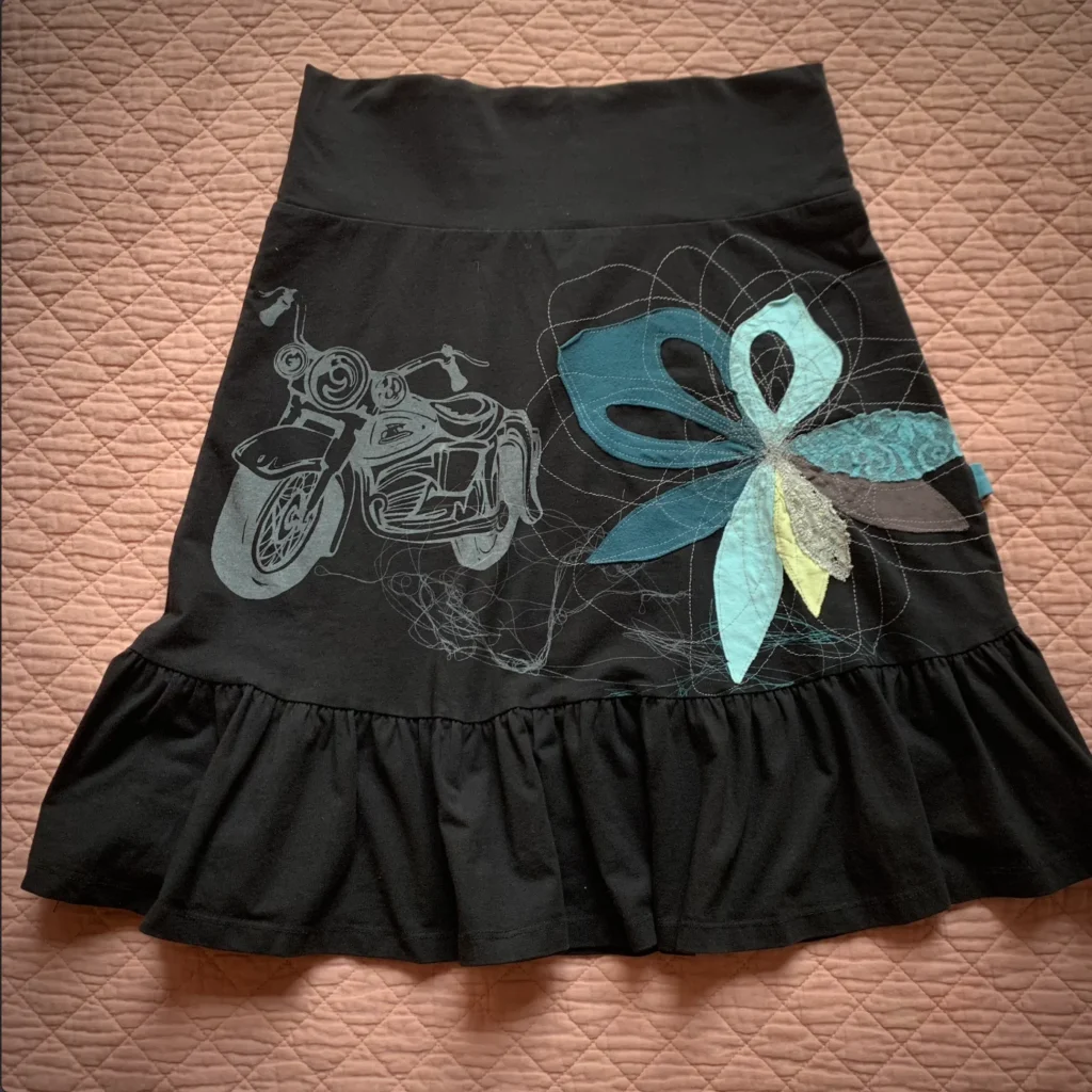 Image for Eve Lavoie – Jupe designer imprimé moto et floral – Ourlet à volants – Taille M