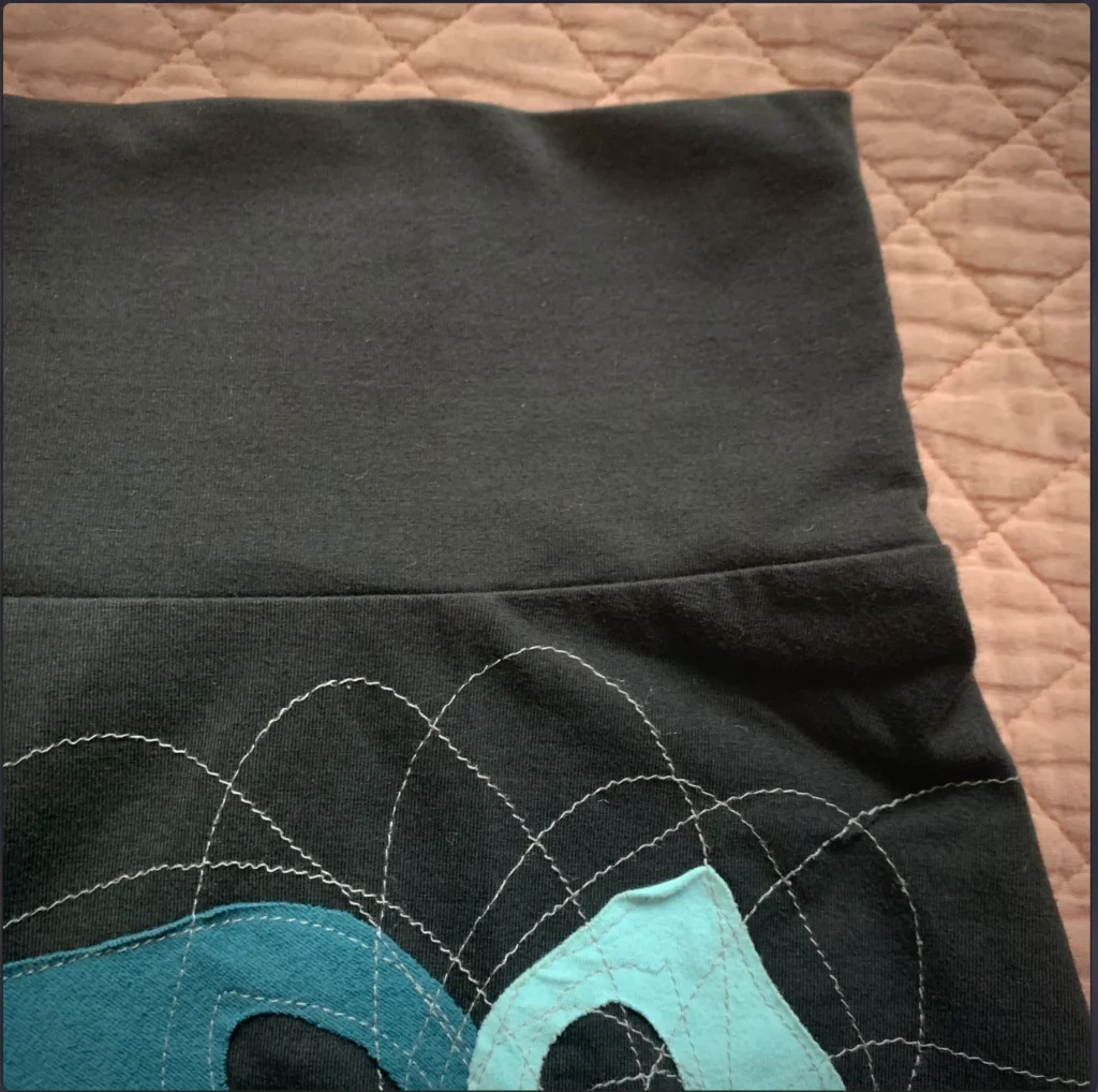 Image for Eve Lavoie – Jupe designer imprimé moto et floral – Ourlet à volants – Taille M