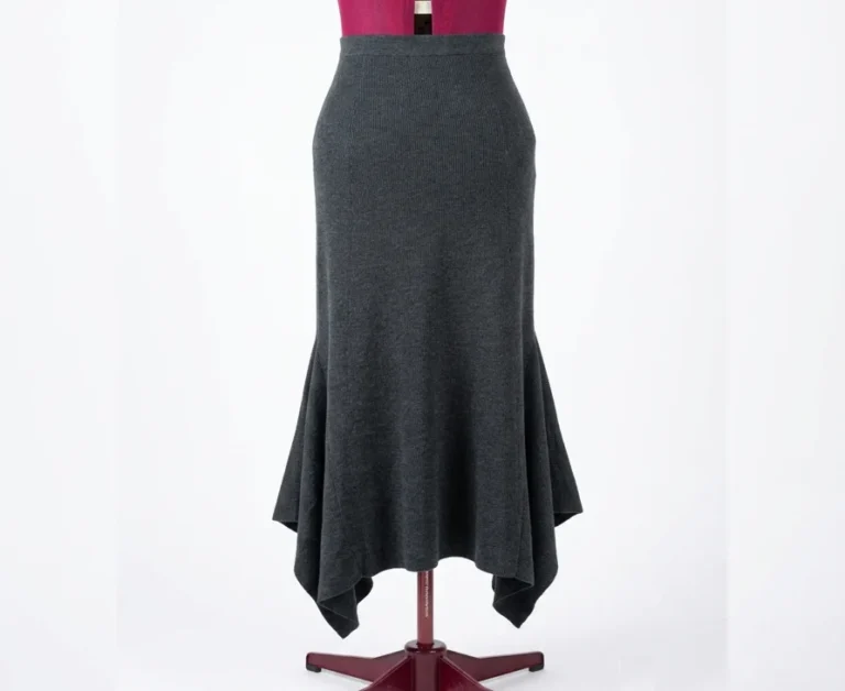Featured image for Sandro Paris – Jupe midi en maille côtelée en mélange de laine – taille S (petite taille)