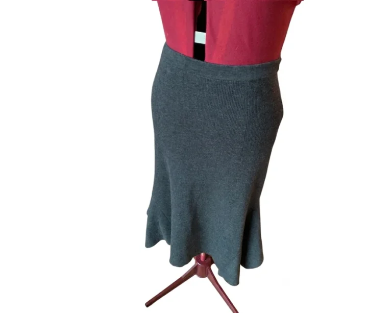 Image for Sandro Paris – Jupe midi en maille côtelée en mélange de laine – taille S (petite taille)
