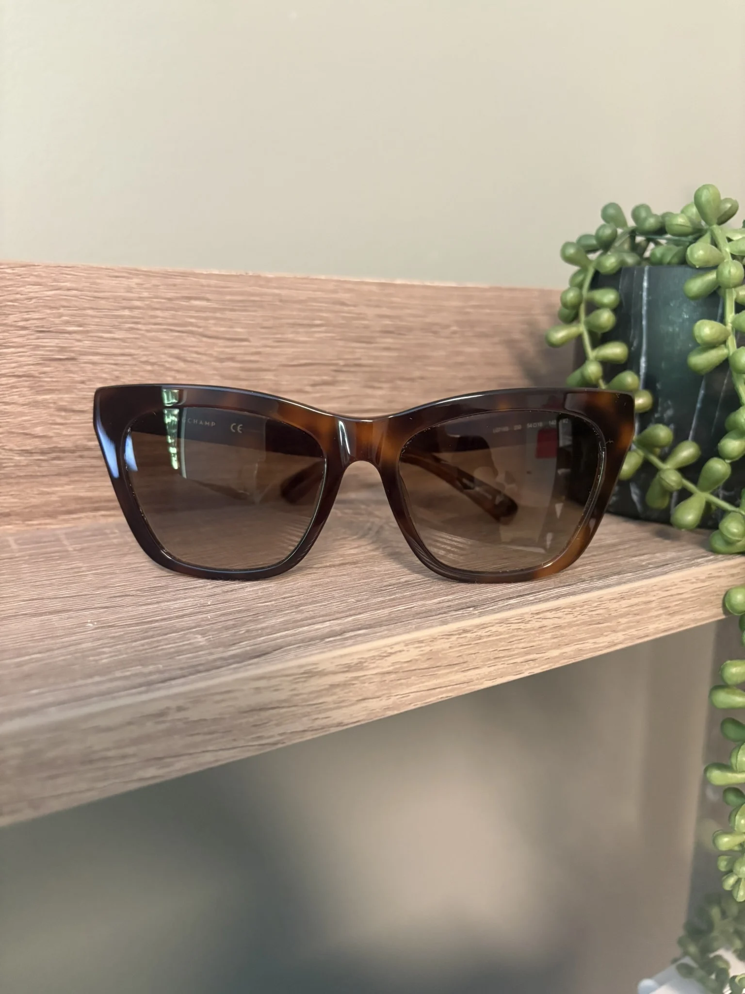 Lunettes de soleil Longchamp LO715S 230 Havana, monture écaille marron dégradé, excellent état. Longchamp seconde main