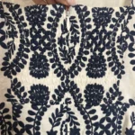Thumbnail for Gisa | Robe Midi Blanche à Broderies Fleuries Marines