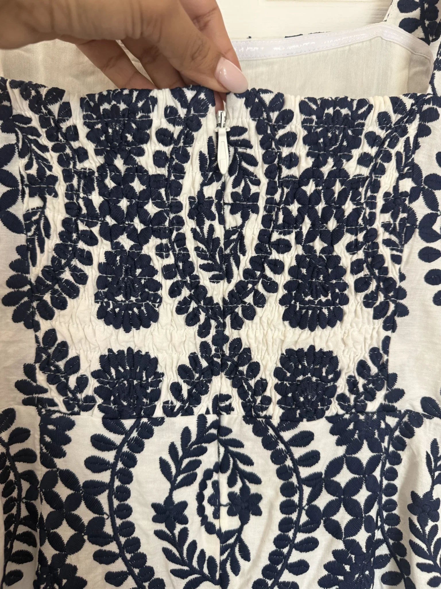 Image for Gisa | Robe Midi Blanche à Broderies Fleuries Marines