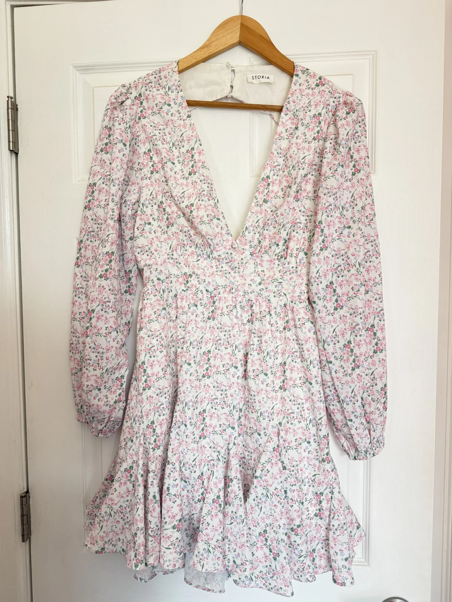 Featured image for Teca | Robe Courte Fleurie à Dos Ouvert