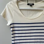 Thumbnail for T-shirt beige rayé bleu marin
