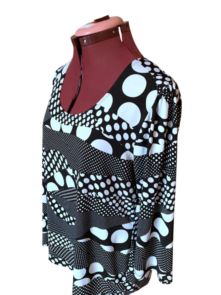 Image for Chandail Tunique chic noire et blanche à motif abstrait de pois – Taille L