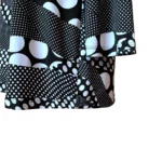 Thumbnail for Chandail Tunique chic noire et blanche à motif abstrait de pois – Taille L