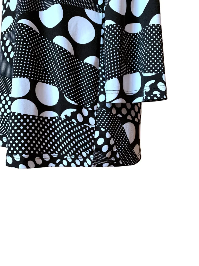 Image for Chandail Tunique chic noire et blanche à motif abstrait de pois – Taille L