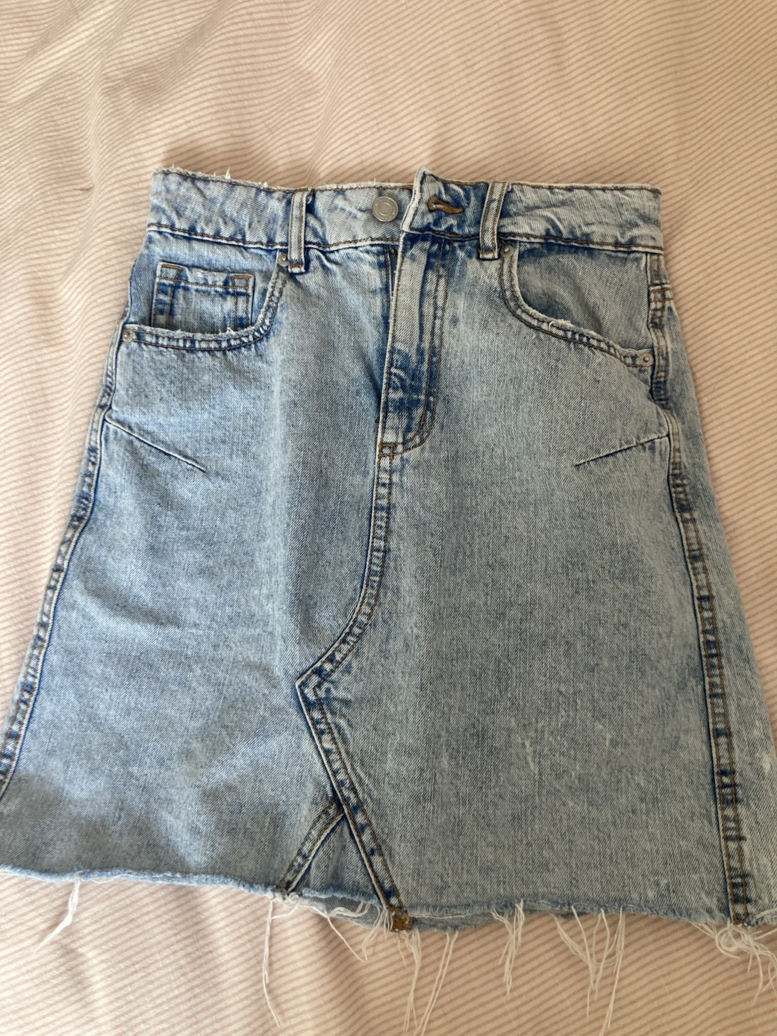 Featured image for Jupe courte en jeans Dynamite