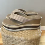 Featured thumbnail for Sandales tons de beige