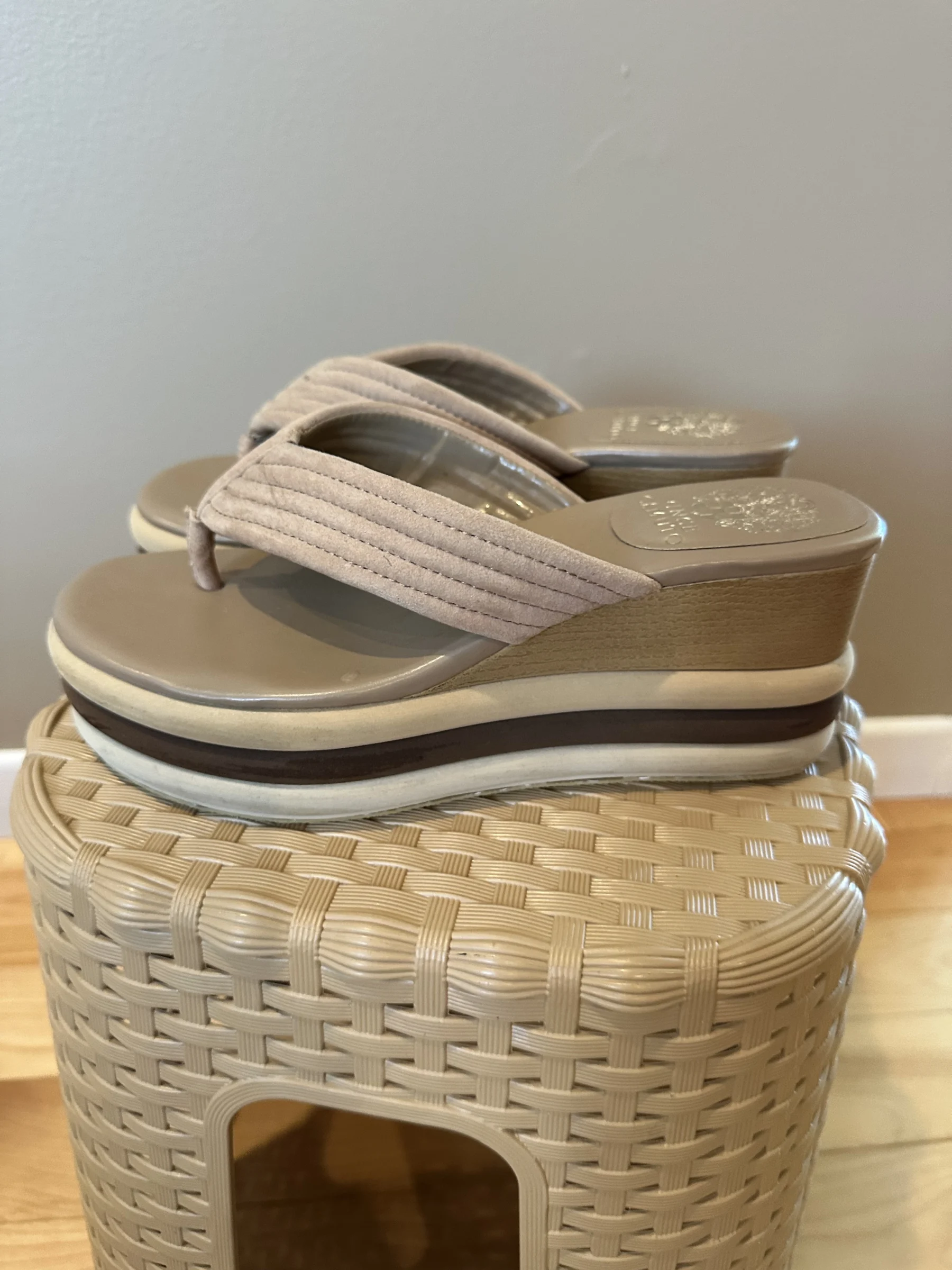Sandales tons de beige Vince Camuto seconde main