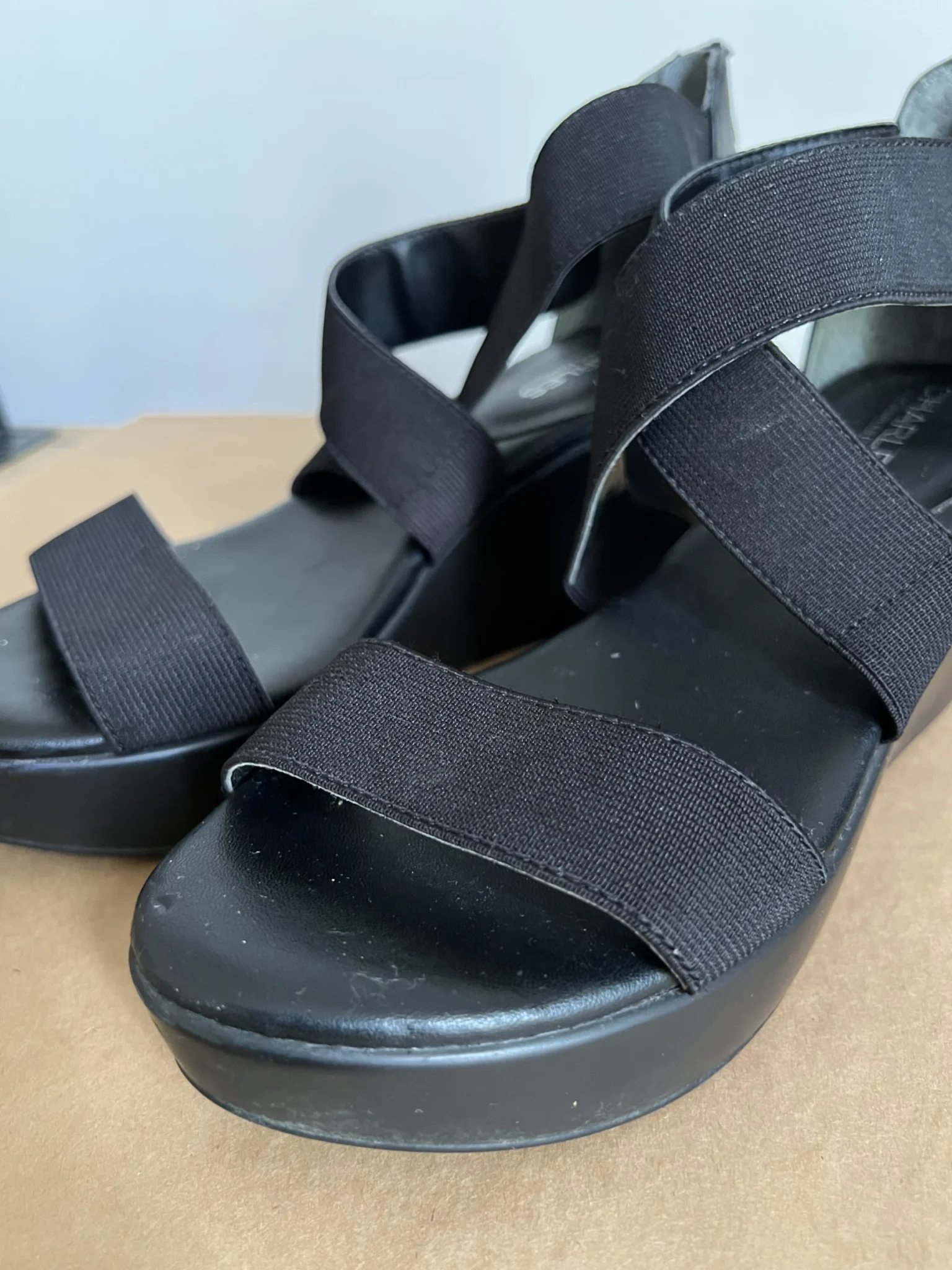 Image for Sandales compensées de Charles David