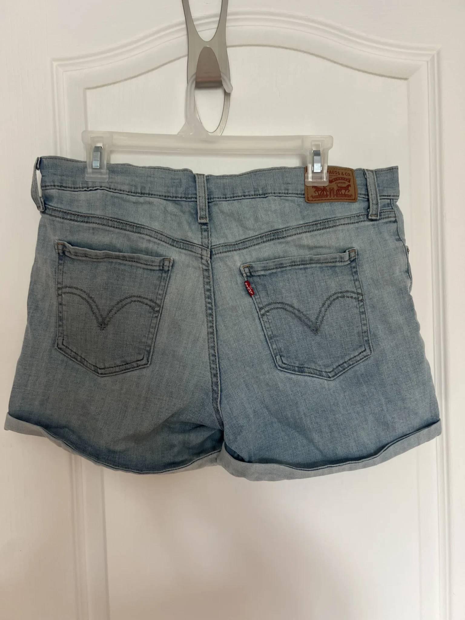 Image for Mid-length Levi’s shorts