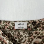 Thumbnail for 100% Soie! Top Wilfred Aritzia motif léopard kaki et rose taille S