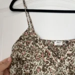Thumbnail for 100% Soie! Top Wilfred Aritzia motif léopard kaki et rose taille S