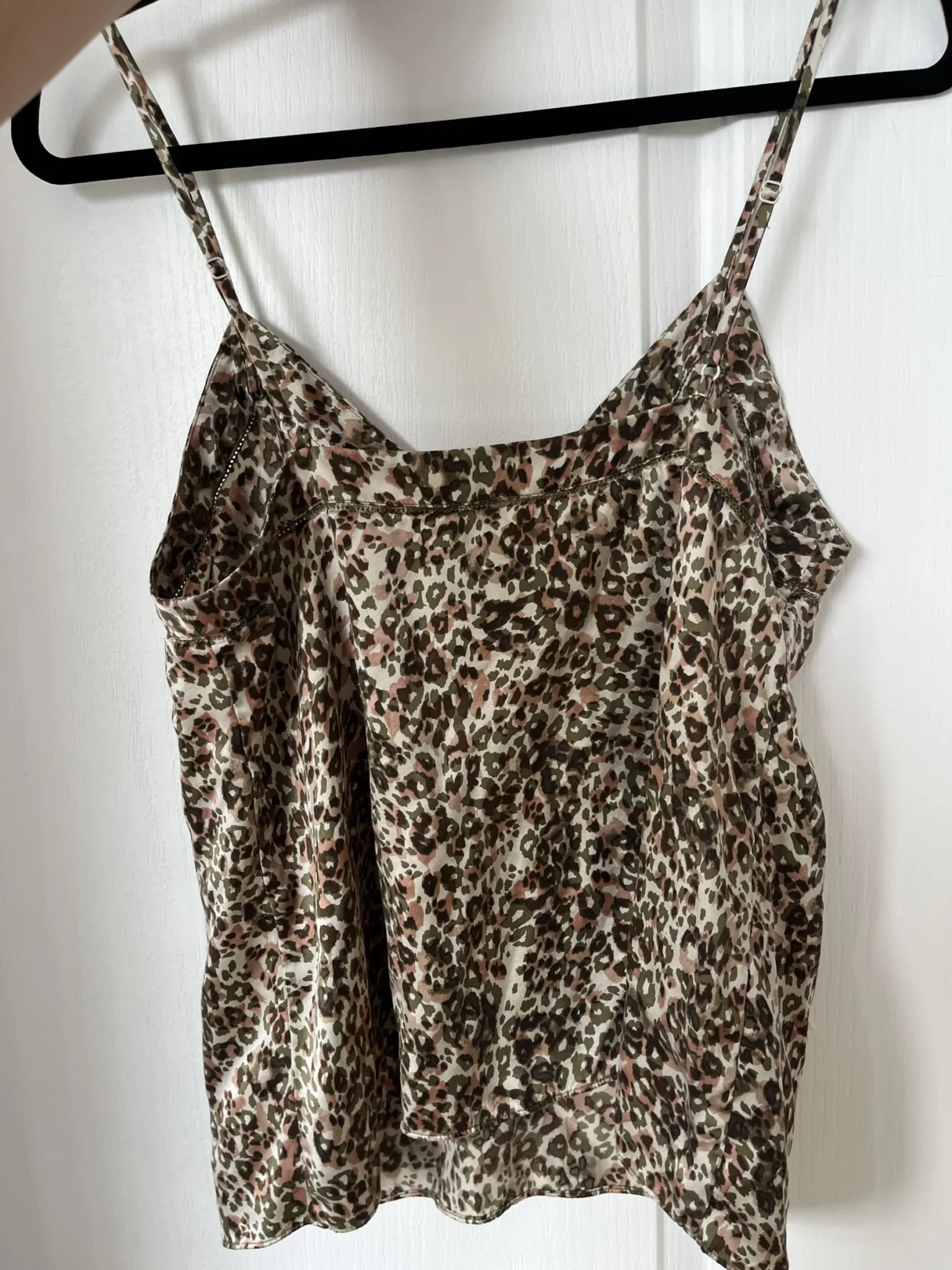 Image for 100% Soie! Top Wilfred Aritzia motif léopard kaki et rose taille S