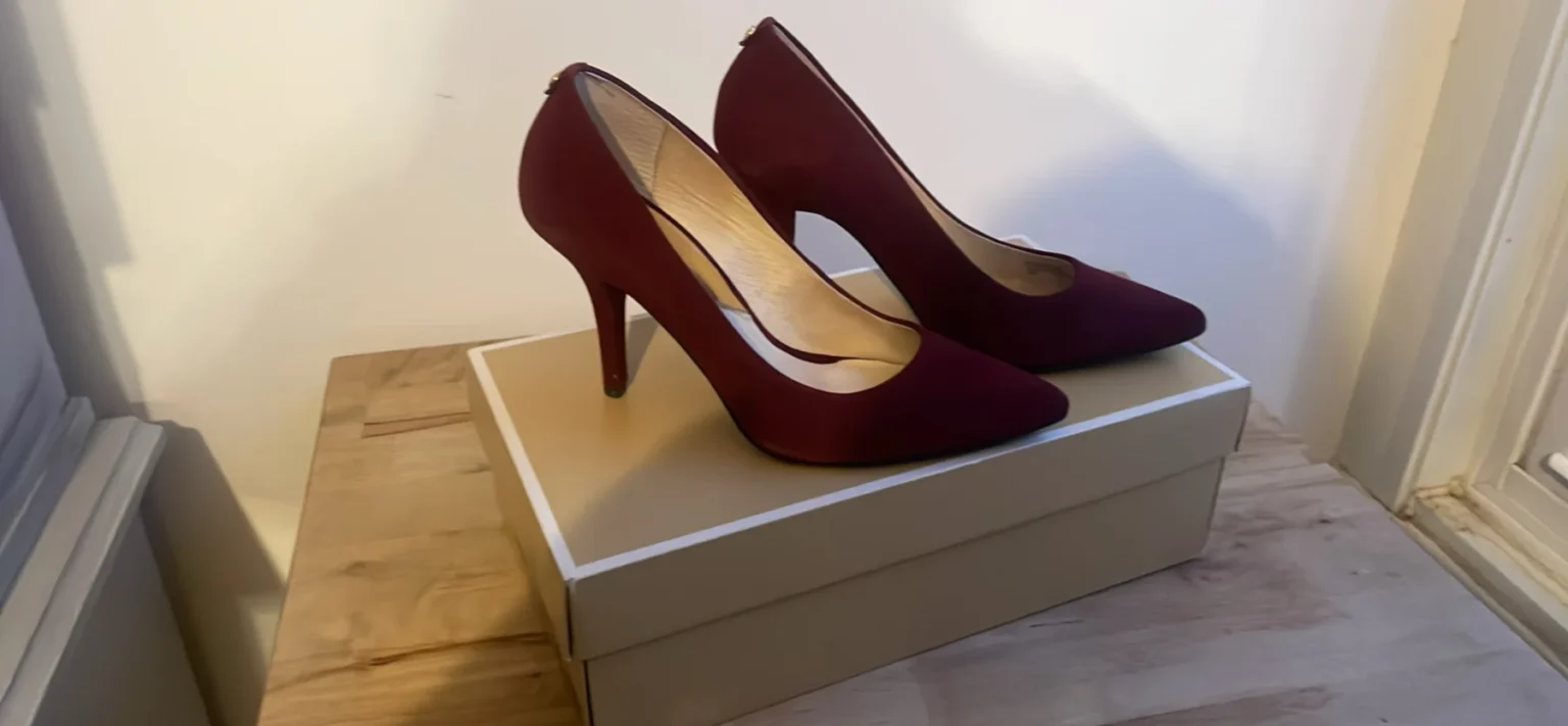 Featured image for Talons Michael Kors burgundy