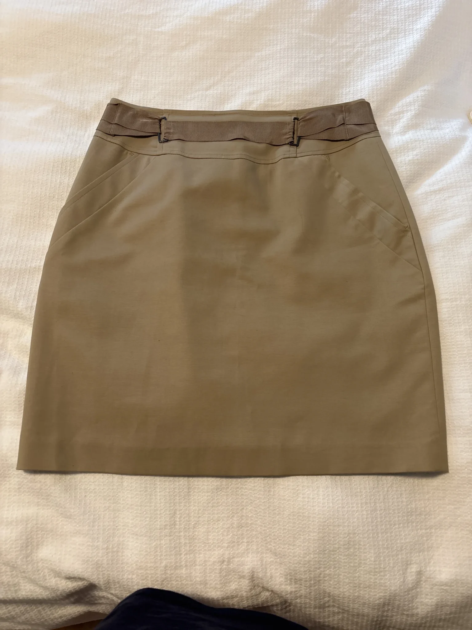Featured image for Jupe courte beige marque Tahari