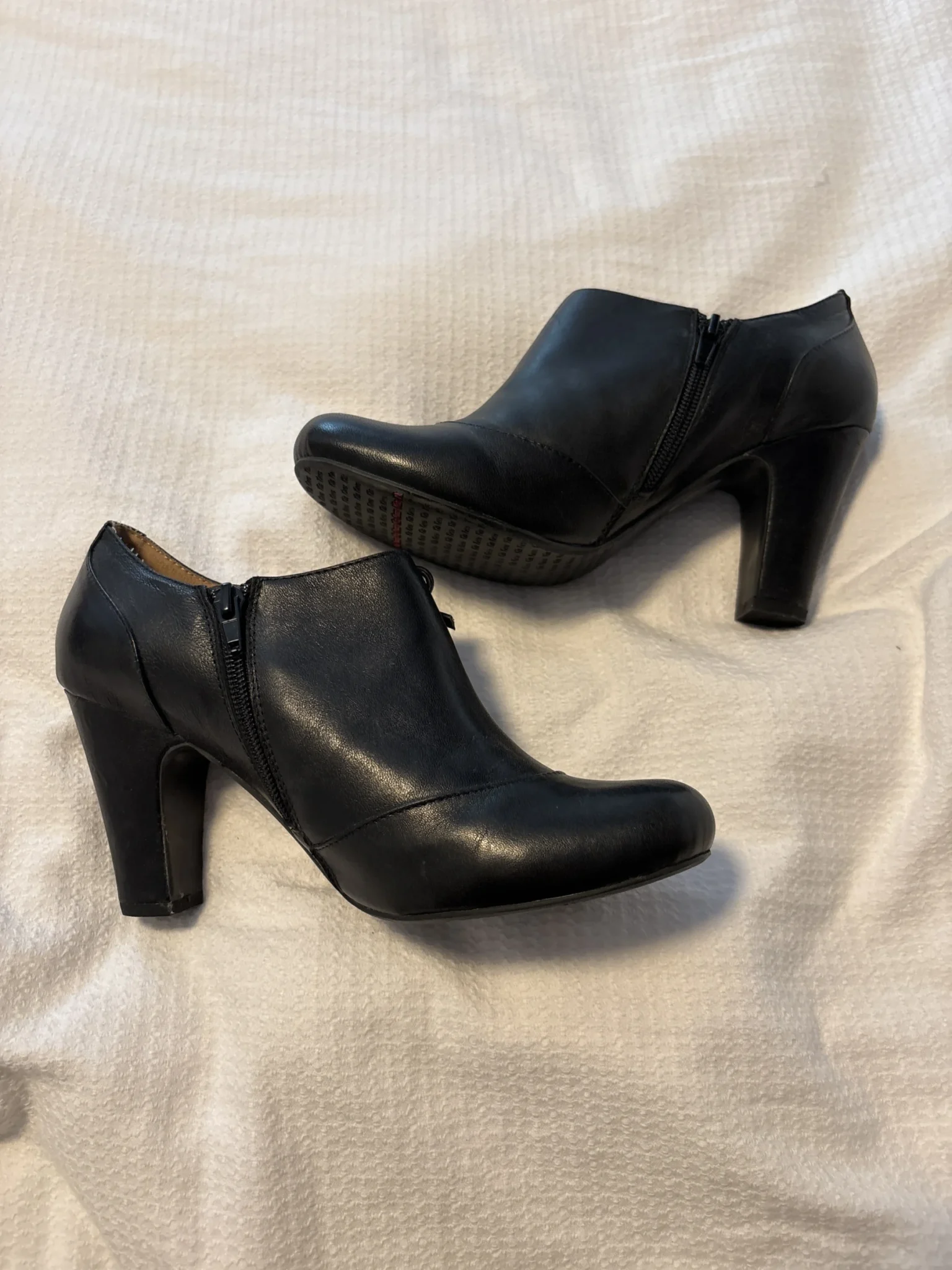 Image for Chaussures noir à talon Miz Mooz jamais portées