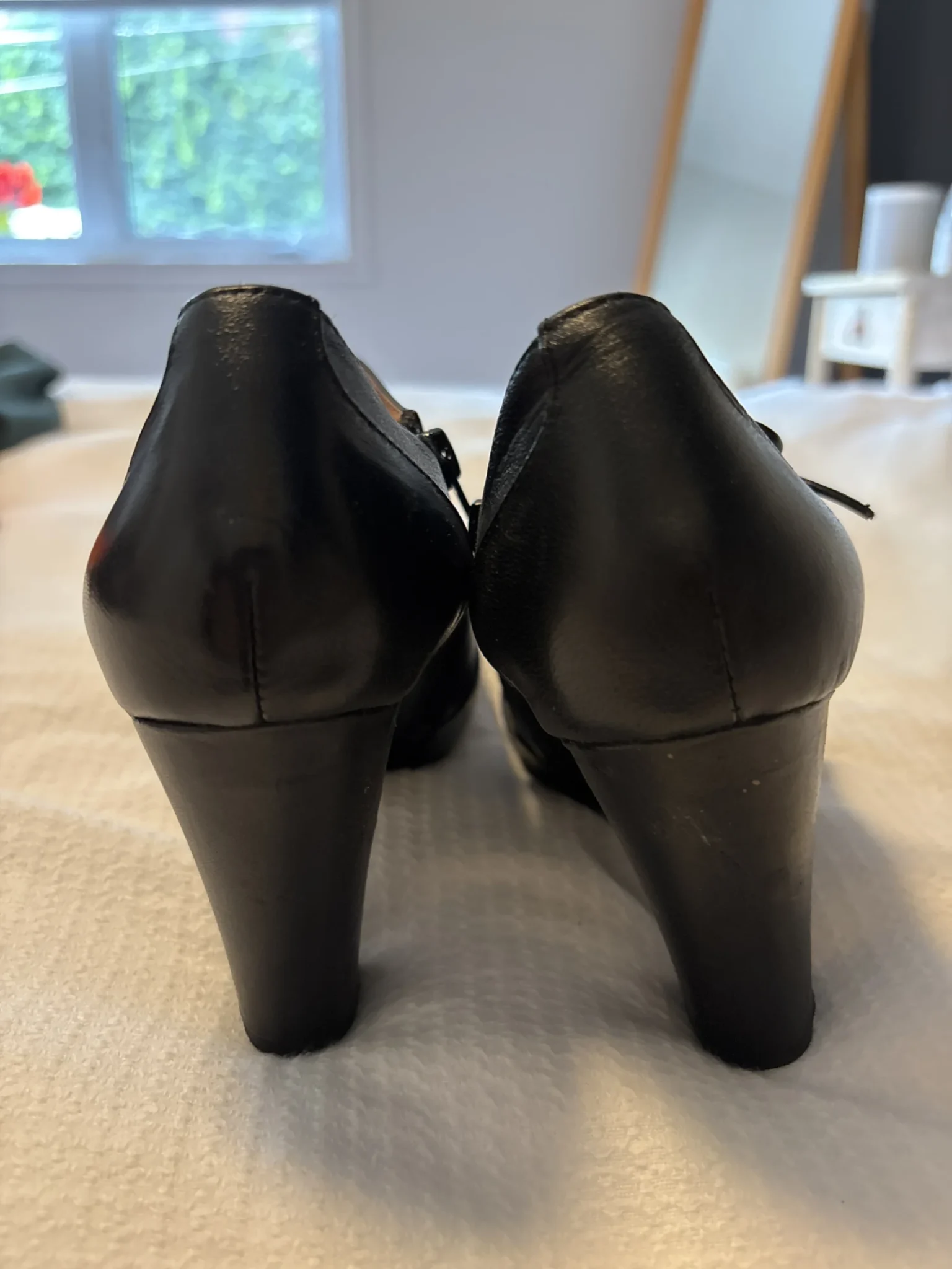 Image for Chaussures noir à talon Miz Mooz jamais portées