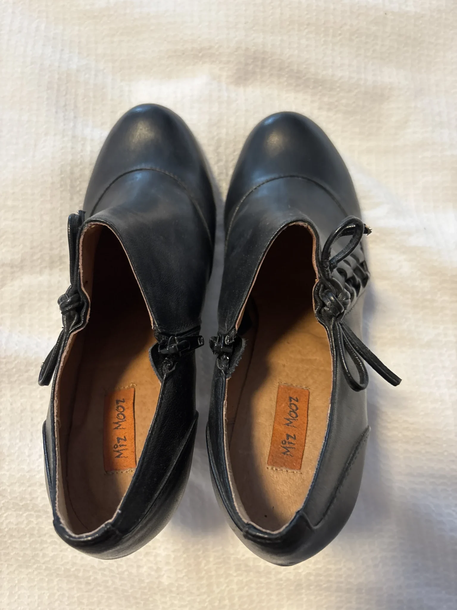 Image for Chaussures noir à talon Miz Mooz jamais portées