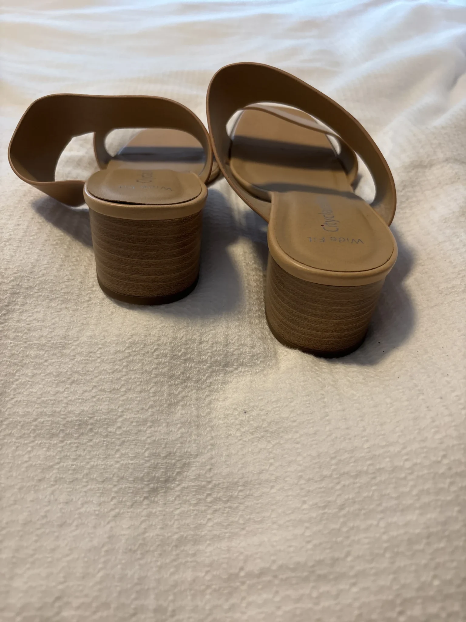 Image for Sandale beige portées seulement qques fois
