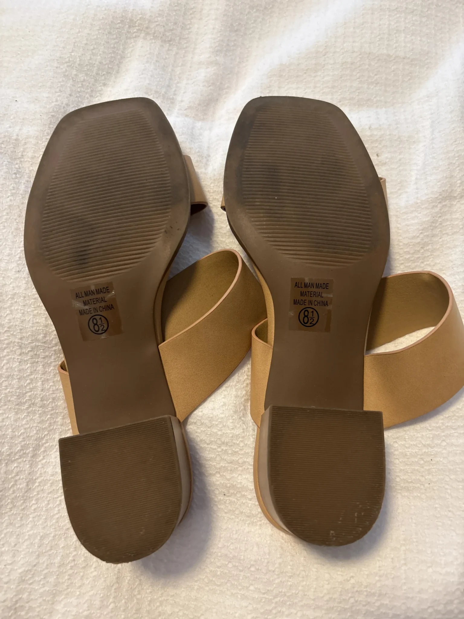 Image for Sandale beige portées seulement qques fois