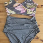 Featured thumbnail for Maillot une-pièce wrap une pièce fleuri 🌸