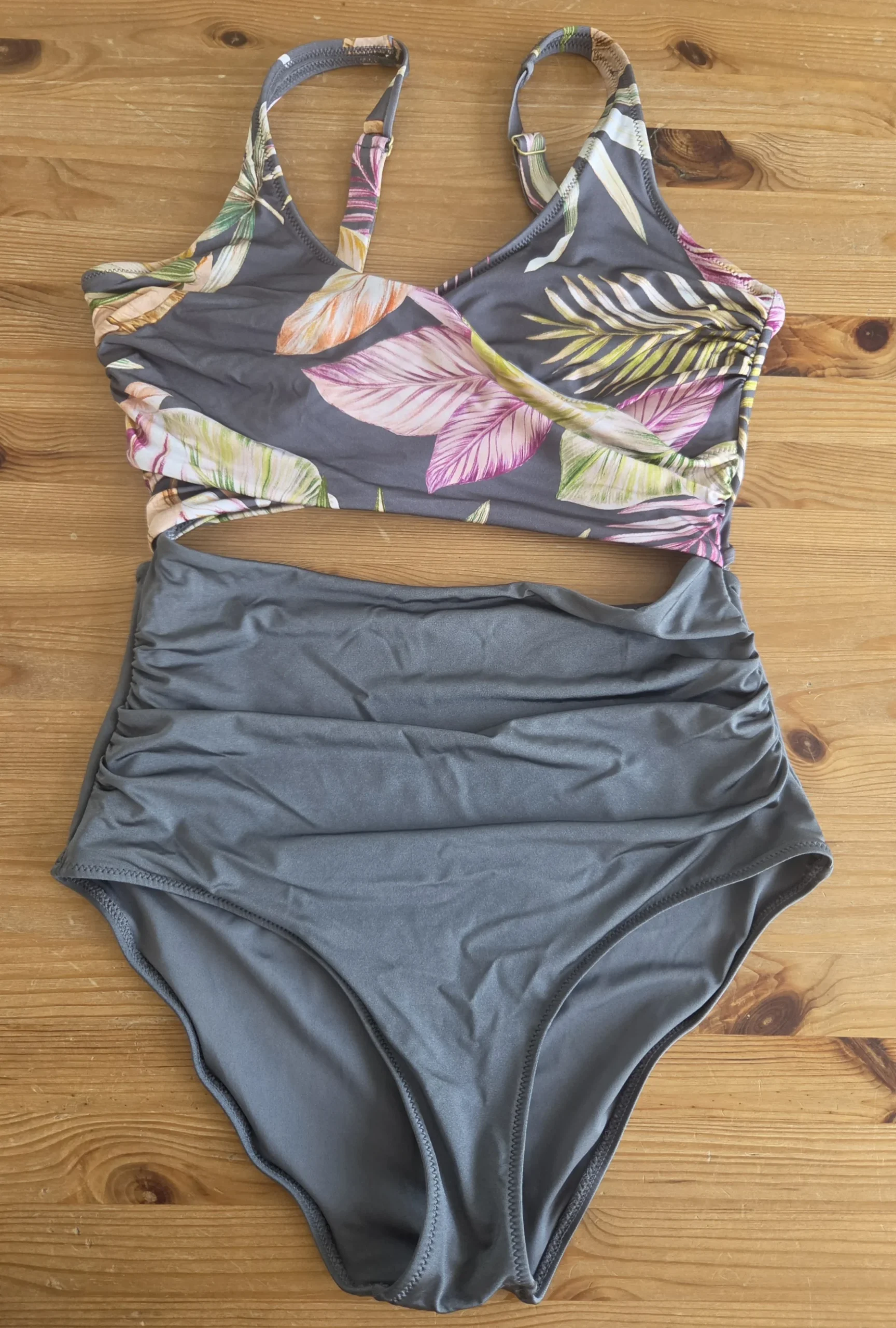 Maillot une-pièce wrap fleuri 🌸 Everyday Sunday seconde main