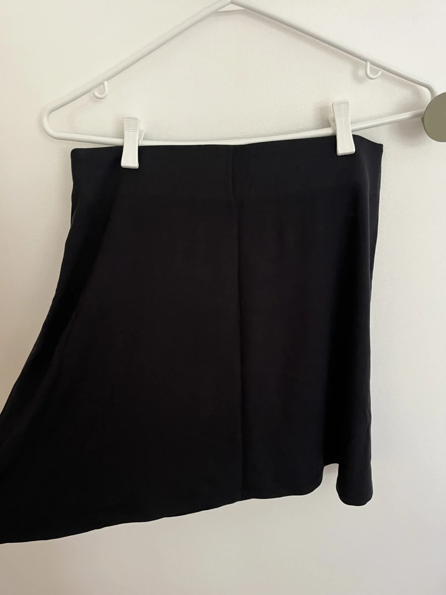 Image for Jupe coupe trapèze noire Aritzia