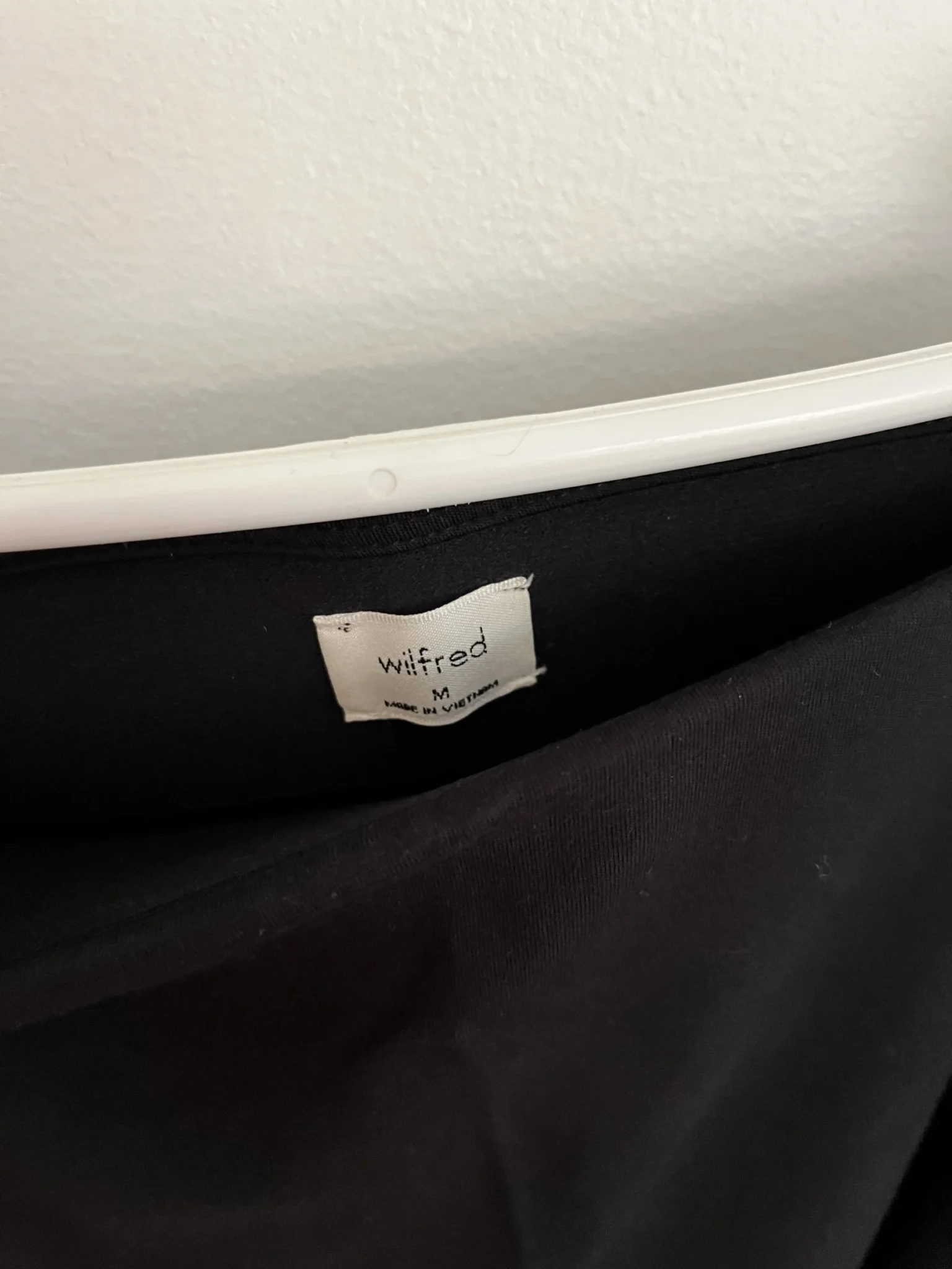 Image for Jupe coupe trapèze noire Aritzia